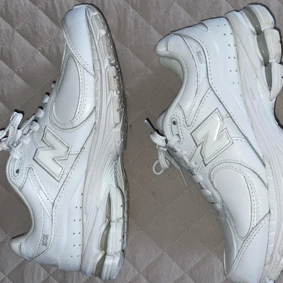 New Balance Sneakers Sz 8.5 - Picture 4 of 12